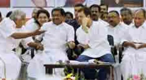 കോണ്‍ഗ്രസിലെ പോര് എങ്ങോട്ട്?